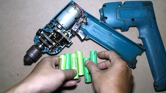 Máy khoan tay Makita dạng pin tròn