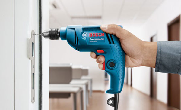 Những lưu ý khi sử dụng máy khoan cầm tay Bosch